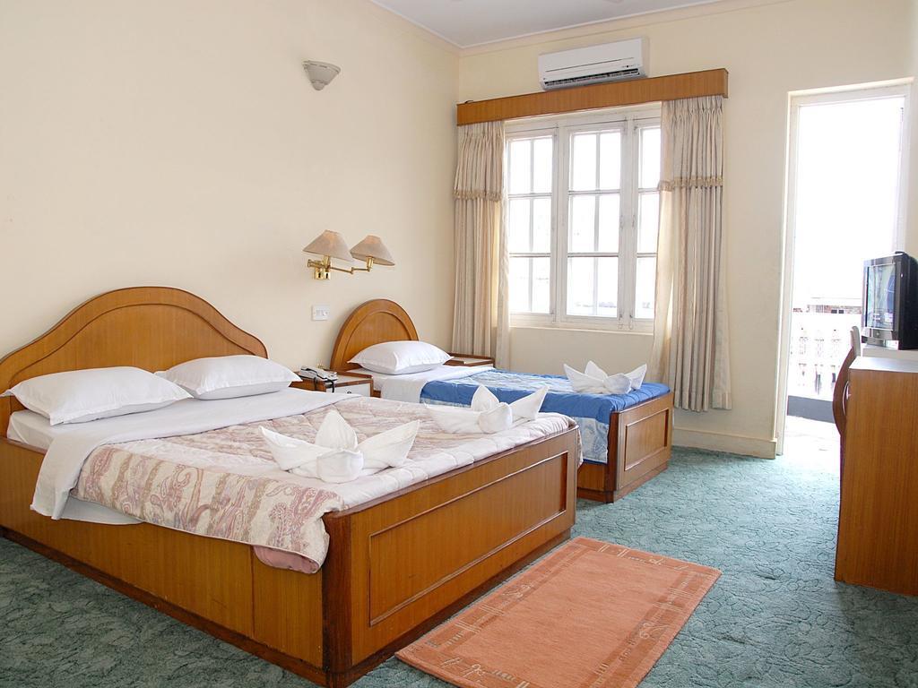 Hotel Blue Heaven Pokhara Exterior photo